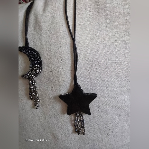 Yankee Candle & 2 Bag Charms 3 Piece Halloween Set: YC 22oz Candle & Moon / Star - Picture 10 of 13